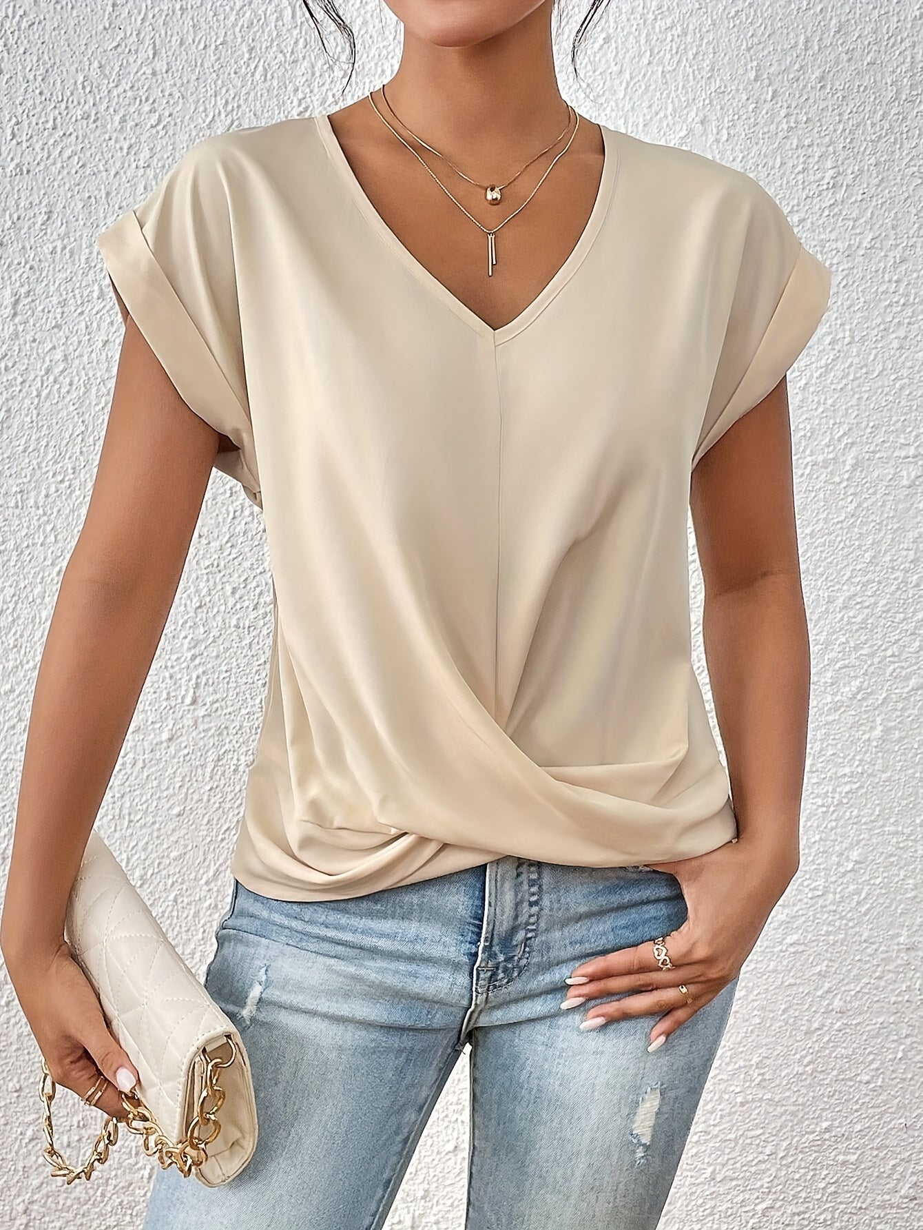 Cleo Casual T-shirt with sweetheart neckline